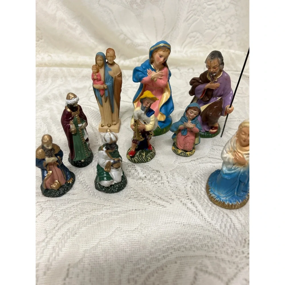 Nativity Scene 9‎ Figurines Assorted Joseph Mary Jesus Magi Shepherd Bagpiper